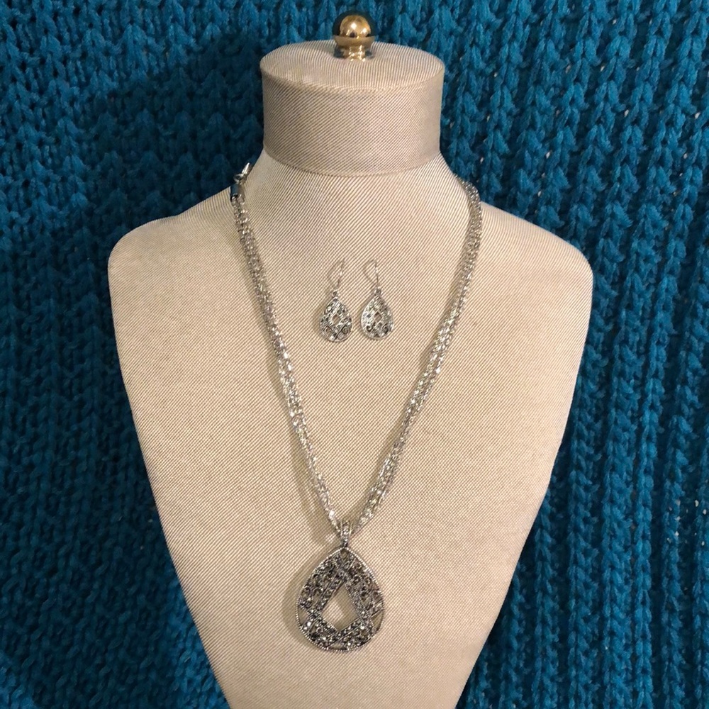 Sparkly Teardrop Necklace and Earrings